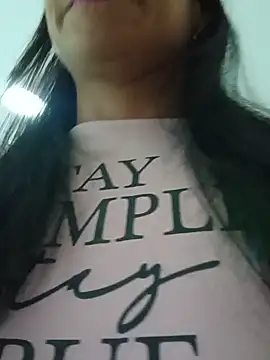 Snapshot of Leslly_ chatting on June 12, 2026, 11:08 am Leslly online show from June 12, 2026, 11:08 am