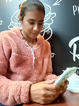 Leslly  online show from September 26, 2025, 11:22 pm