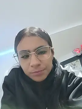 Snapshot of Leslly_ chatting on July 15, 2026, 9:05 am Leslly online show from July 15, 2026, 9:05 am