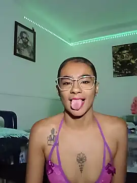 Snapshot of Leslly_ chatting on June 10, 2026, 10:16 am Leslly online show from June 10, 2026, 10:16 am