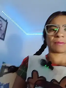 Snapshot of Leslly_ chatting on July 7, 2026, 10:52 am Leslly online show from July 7, 2026, 10:52 am