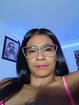Snapshot of Leslly_ chatting on June 18, 2026, 11:15 am Leslly online show from June 18, 2026, 11:15 am