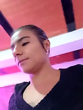 Leslly  online show from September 19, 2025, 11:42 pm