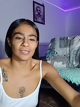 Snapshot of Leslly_ chatting on August 3, 2026, 12:00 pm Leslly online show from August 3, 2026, 12:00 pm