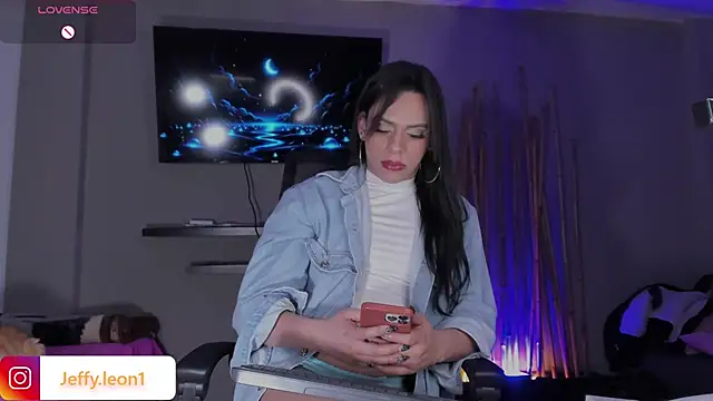 danna v online show from October 31, 2025, 4:31 am