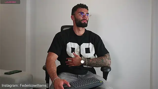 Snapshot of Derek_w chatting on September 23, 2025, 5:03 am Derek w online show from September 23, 2025, 5:03 am