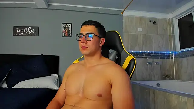 owengray2n online show from February 13, 2025, 4:43 am