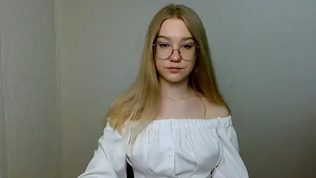 cindi hot online show from April 13, 2026, 11:14 am