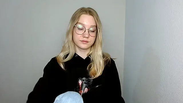 cindi hot online show from March 20, 2025, 11:27 am