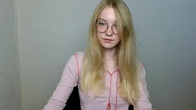 cindi hot online show from November 9, 2025, 3:05 pm