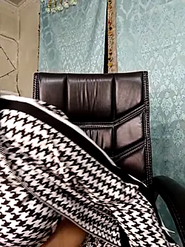 Snapshot of Parinaaz18 chatting on November 10, 2025, 1:32 am Parinaaz18 online show from November 10, 2025, 1:32 am