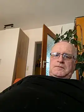 Milkasahne64 online show from May 11, 2026, 4:15 pm