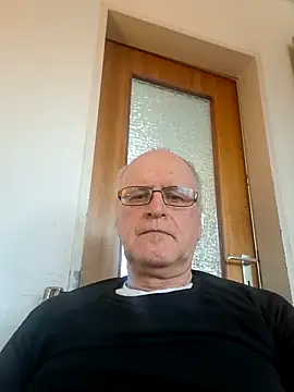 Milkasahne64 online show from February 12, 2026, 10:26 am