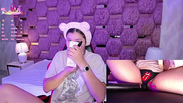 Trianna   online show from November 22, 2025, 2:27 pm