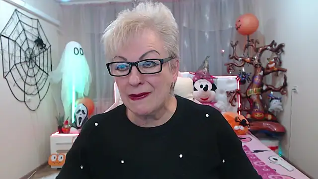 KayleSmoll online show from November 4, 2025, 8:01 pm