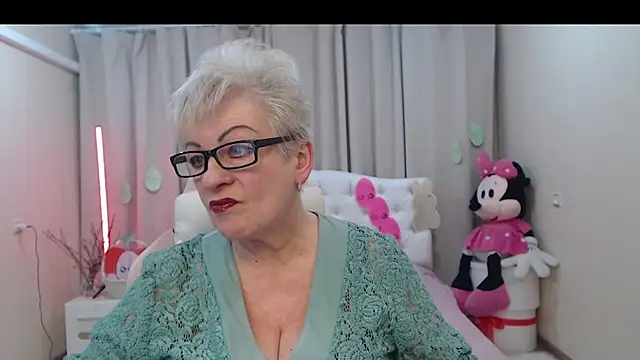 KayleSmoll online show from April 15, 2026, 6:45 pm