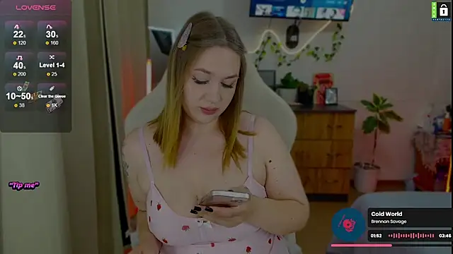 Snapshot of -LinaLove- chatting on July 3, 2026, 8:48 pm -LinaLove- online show from July 3, 2026, 8:48 pm