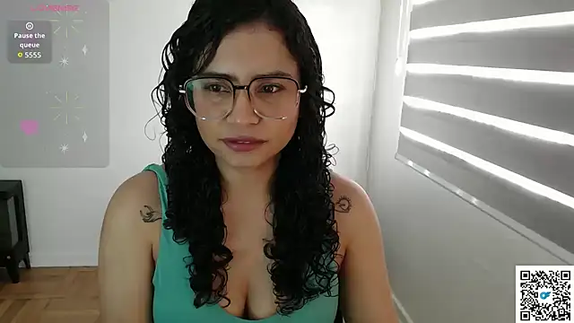 cinnamon rosa online show from October 12, 2025, 8:43 pm