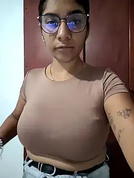 Snapshot of Sofythom1 chatting on February 1, 2026, 4:33 am Sofythom1 online show from February 1, 2026, 4:33 am