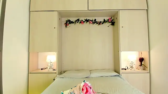 KendallRosse1 online show from April 17, 2026, 11:57 am