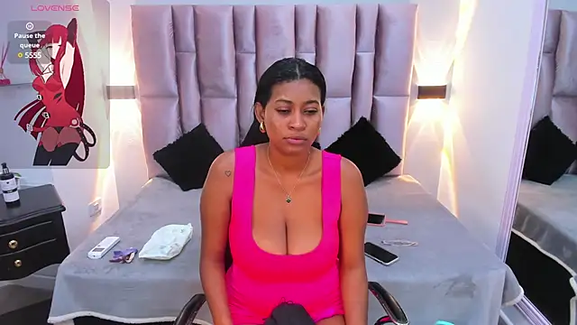 LAYLATAYLOR  online show from February 19, 2025, 10:34 am