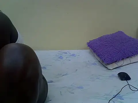 Snapshot of Freakycillia chatting on June 13, 2026, 8:23 am Freakycillia online show from June 13, 2026, 8:23 am
