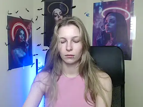 Snapshot of StrangerGi chatting on May 19, 2026, 5:47 am StrangerGi online show from May 19, 2026, 5:47 am