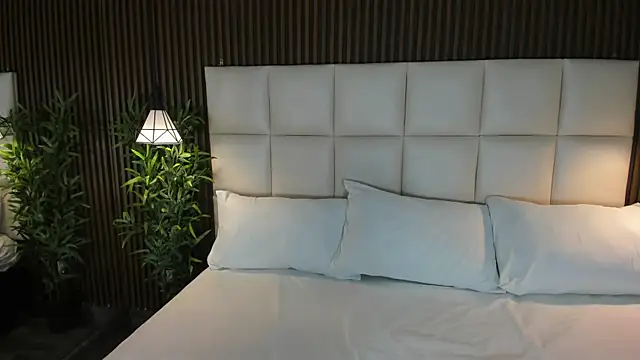 CailynBrowm online show from October 16, 2025, 4:32 am