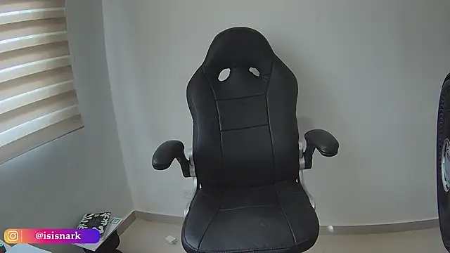 Isis69  online show from April 7, 2026, 6:10 pm