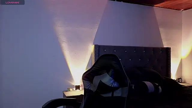 Snapshot of cristal_hilton_10 chatting on November 19, 2025, 4:12 am cristal hilton 10 online show from November 19, 2025, 4:12 am