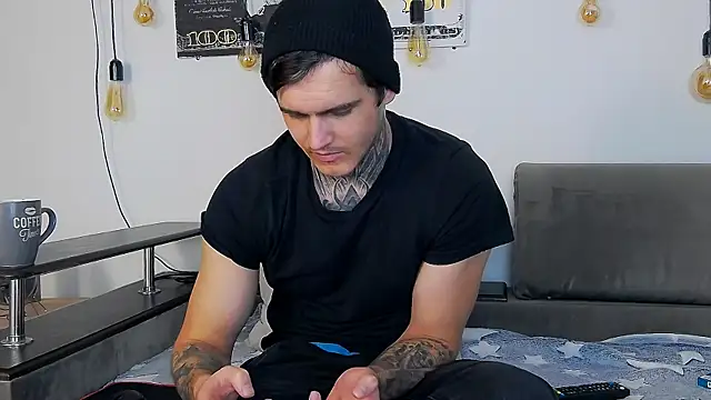 CarterCole online show from December 17, 2025, 3:06 pm