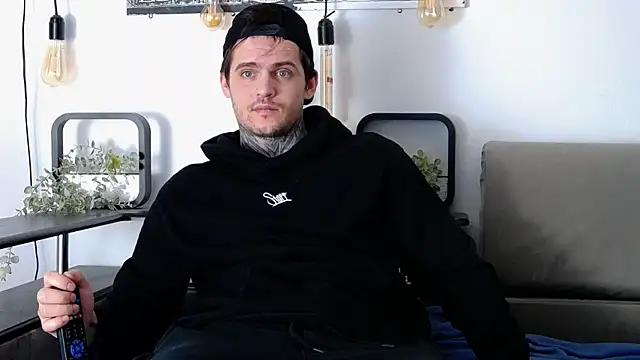 CarterCole online show from March 3, 2025, 1:34 pm