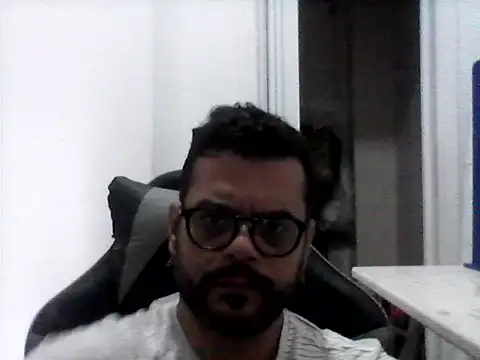 Snapshot of HornyBeachBoyBR chatting on August 7, 2026, 2:45 pm HornyBeachBoyBR online show from August 7, 2026, 2:45 pm