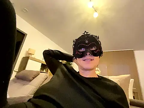 Snapshot of Marilou1983 chatting on January 19, 2026, 4:33 pm Marilou1983 online show from January 19, 2026, 4:33 pm