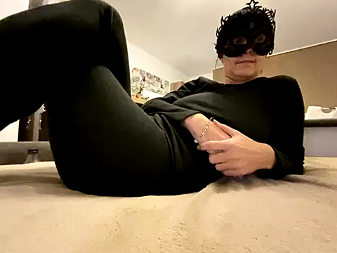 Snapshot of Marilou1983 chatting on January 5, 2026, 5:27 pm Marilou1983 online show from January 5, 2026, 5:27 pm