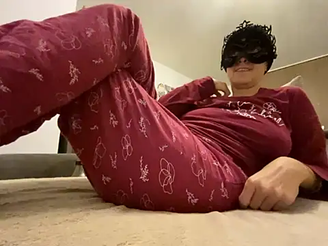 Snapshot of Marilou1983 chatting on November 25, 2025, 5:57 pm Marilou1983 online show from November 25, 2025, 5:57 pm