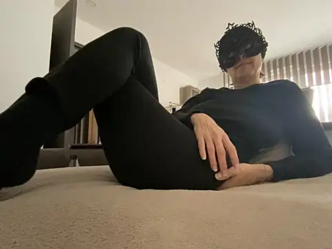 Snapshot of Marilou1983 chatting on February 16, 2026, 10:03 am Marilou1983 online show from February 16, 2026, 10:03 am