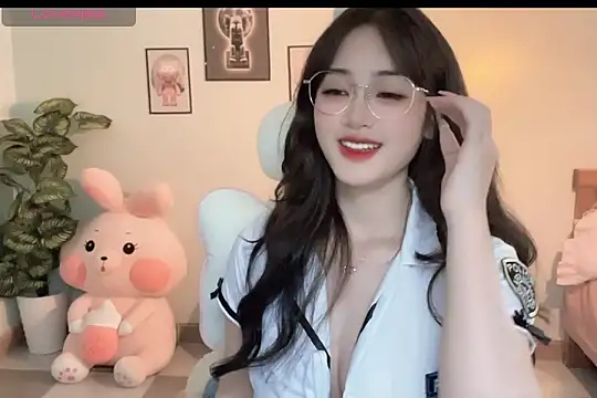 Snapshot of _Aimy_ chatting on October 12, 2025, 4:14 am Aimy online show from October 12, 2025, 4:14 am