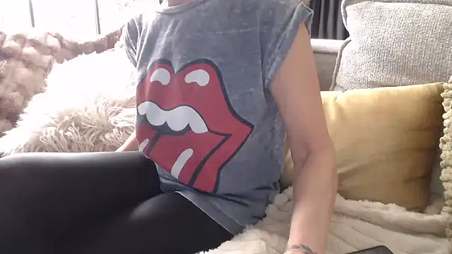 Snapshot of godinflower chatting on February 20, 2026, 9:33 am godinflower online show from February 20, 2026, 9:33 am