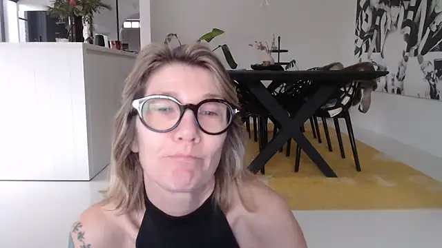 Snapshot of godinflower chatting on February 1, 2026, 9:29 am godinflower online show from February 1, 2026, 9:29 am