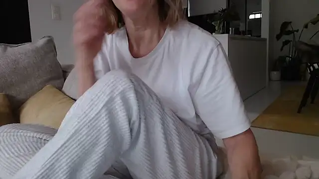 Snapshot of godinflower chatting on January 17, 2026, 8:51 am godinflower online show from January 17, 2026, 8:51 am