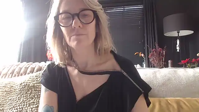 Snapshot of godinflower chatting on February 14, 2026, 9:53 am godinflower online show from February 14, 2026, 9:53 am