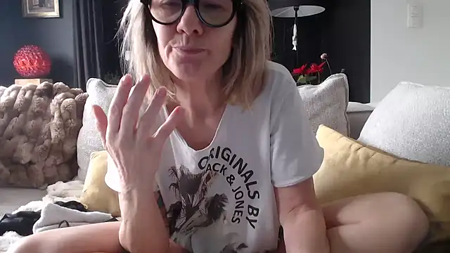 Snapshot of godinflower chatting on February 5, 2026, 9:38 am godinflower online show from February 5, 2026, 9:38 am