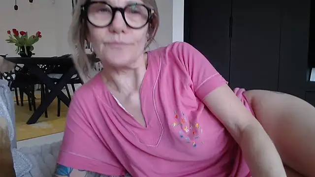 Snapshot of godinflower chatting on February 18, 2026, 9:17 am godinflower online show from February 18, 2026, 9:17 am