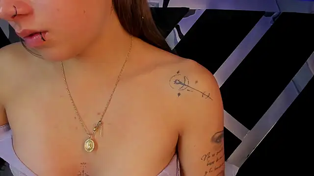 AmmyJones  online show from November 6, 2025, 7:29 pm