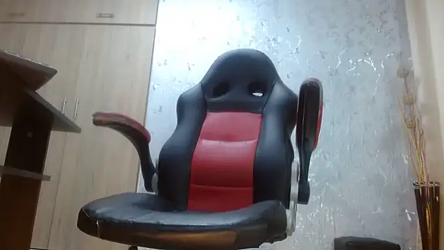 PaulinaRubio  online show from November 24, 2025, 7:14 pm