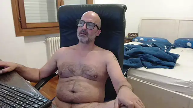 Snapshot of newsimo74 chatting on June 4, 2026, 5:39 pm newsimo74 online show from June 4, 2026, 5:39 pm