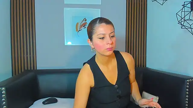 Nahiajhonson  online show from September 10, 2025, 12:59 pm