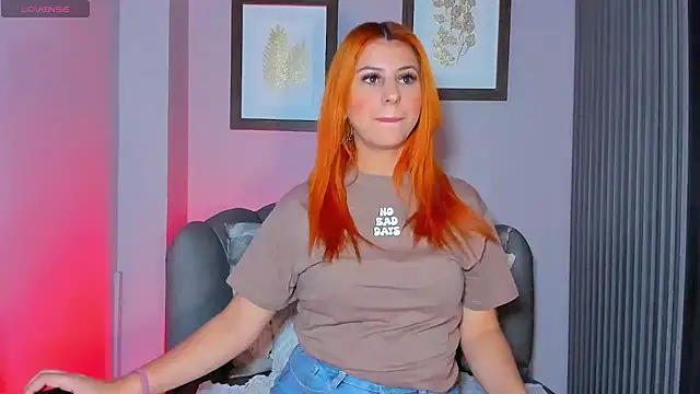 Nahiajhonson  online show from October 16, 2025, 1:08 pm