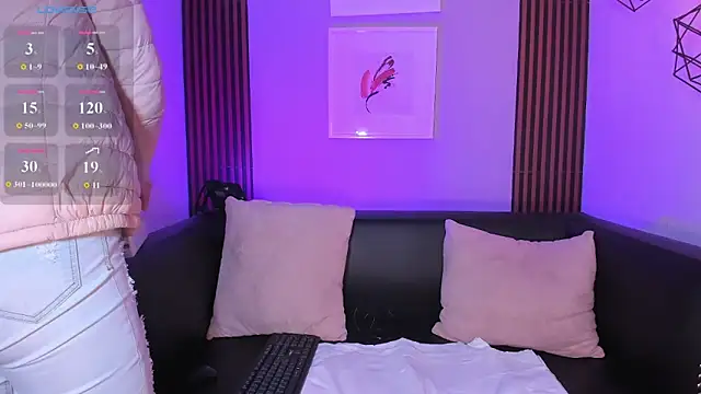 Nahiajhonson  online show from November 14, 2025, 12:53 pm